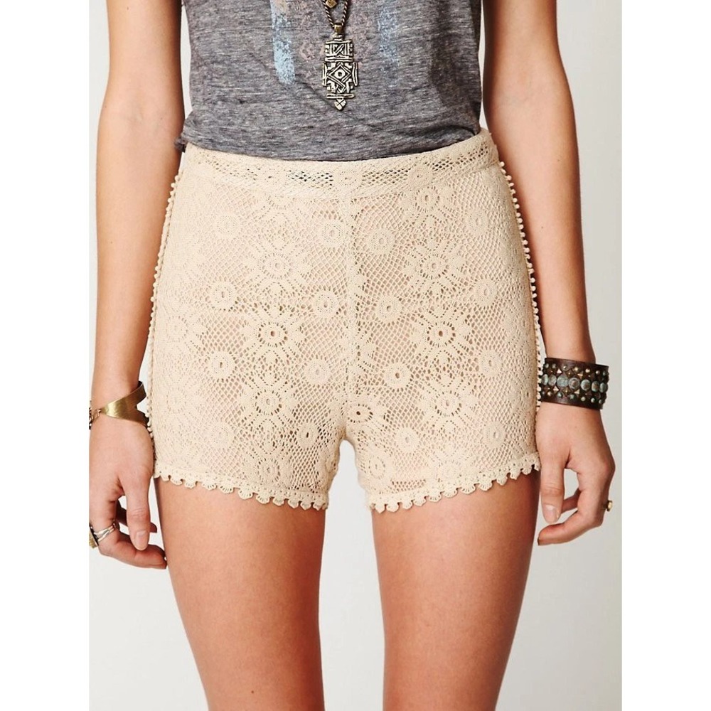 Free People Crochet Lace Floral Medallion Shorts Beige Boho Festival Size 2